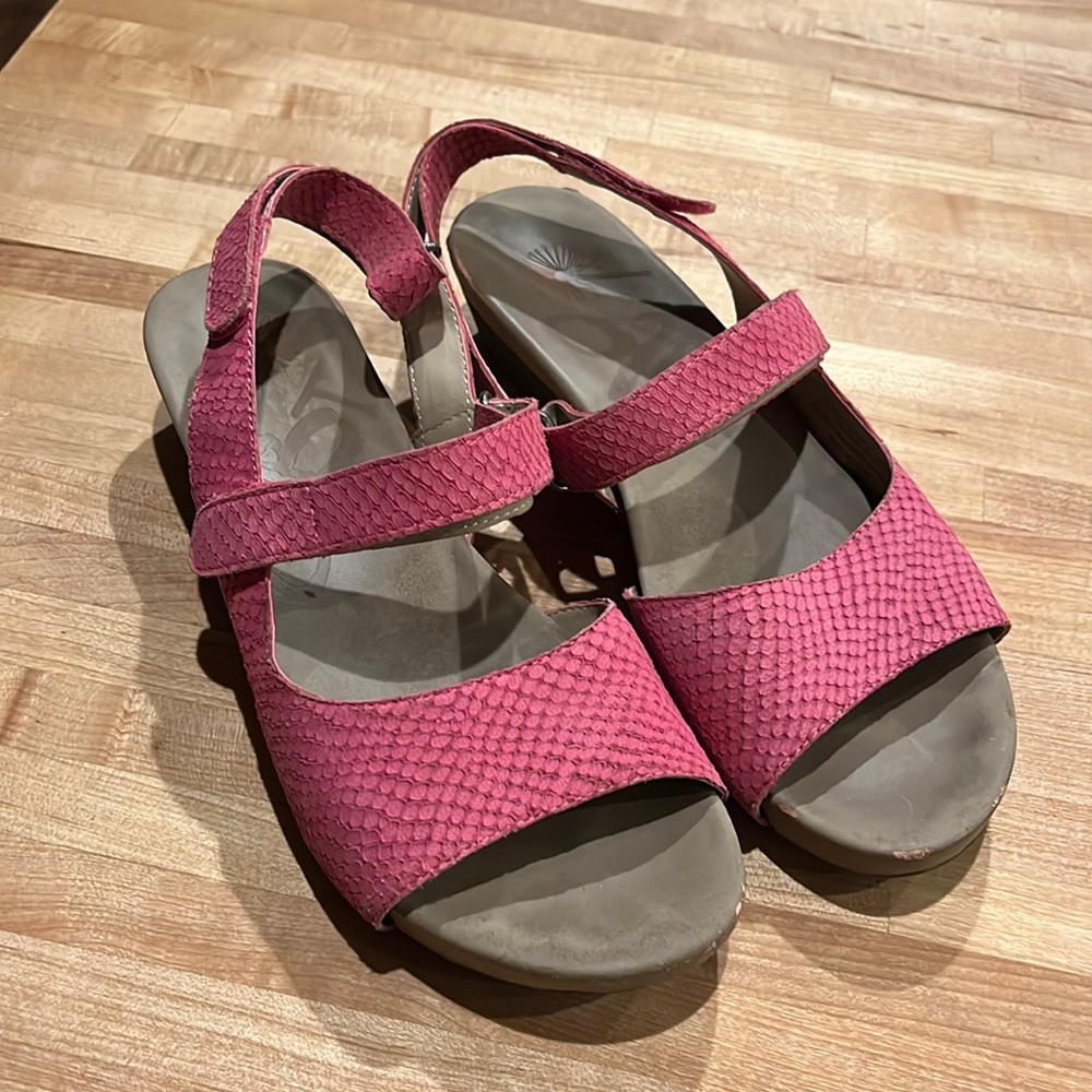 OTBT Leather Wedges size 10